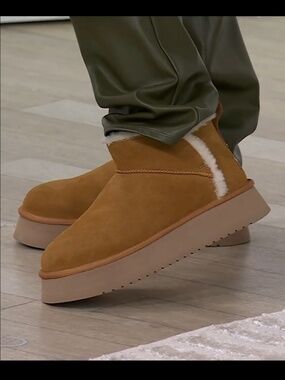 Koolaburra by UGG Suede Platform Ultra Mini Boots Tan SZ 9